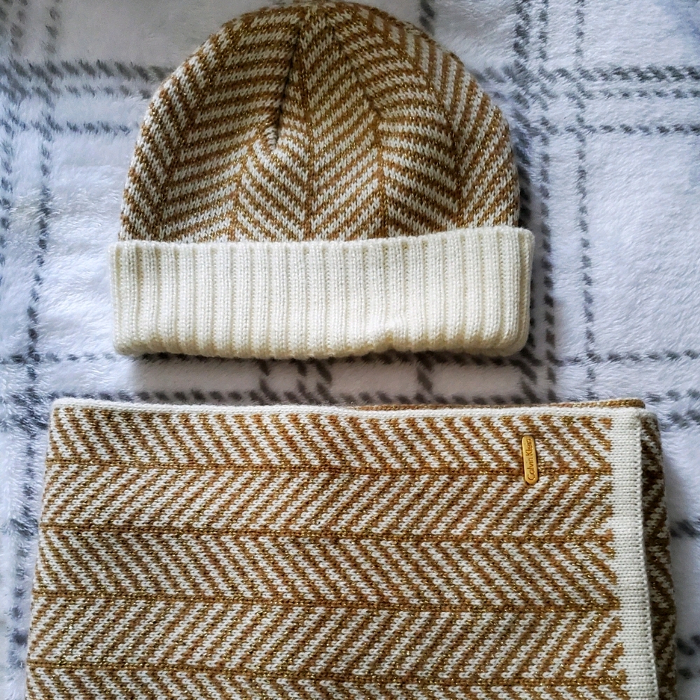 Calvin klein Hat & Scarf set
